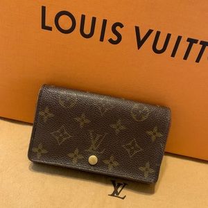 Louis Vuitton zipper wallet
